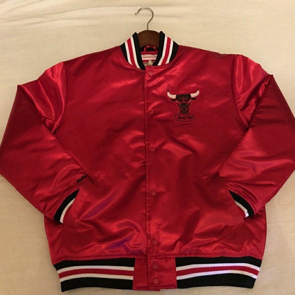 🔥 GORGEOUS🔥 CHICAGO BULLS JACKET - Picture 1 of 6